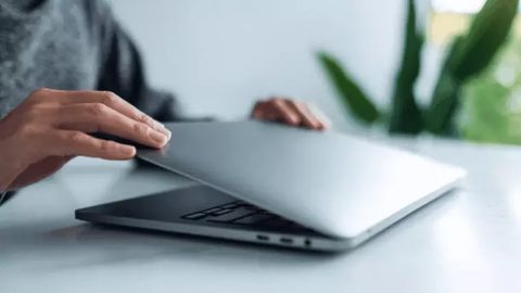 Cách gập màn hình laptop mà không tắt máy Win 11, Win 10